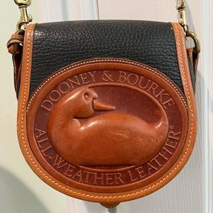 Vintage Dooney & Bourke small cross-body purse.